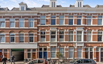Rijklof van. 18