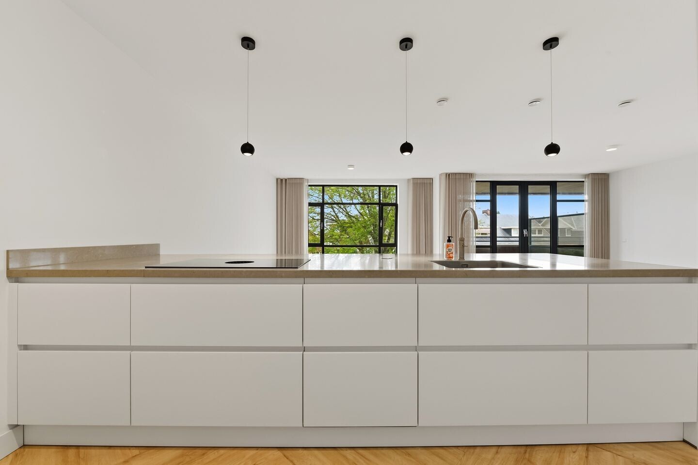 Appartement te koop: Bronovolaan 1B3, 'S-Gravenhage
