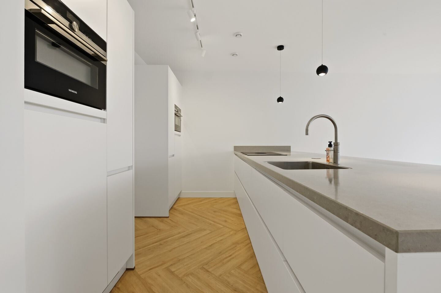 Appartement te koop: Bronovolaan 1B3, 'S-Gravenhage