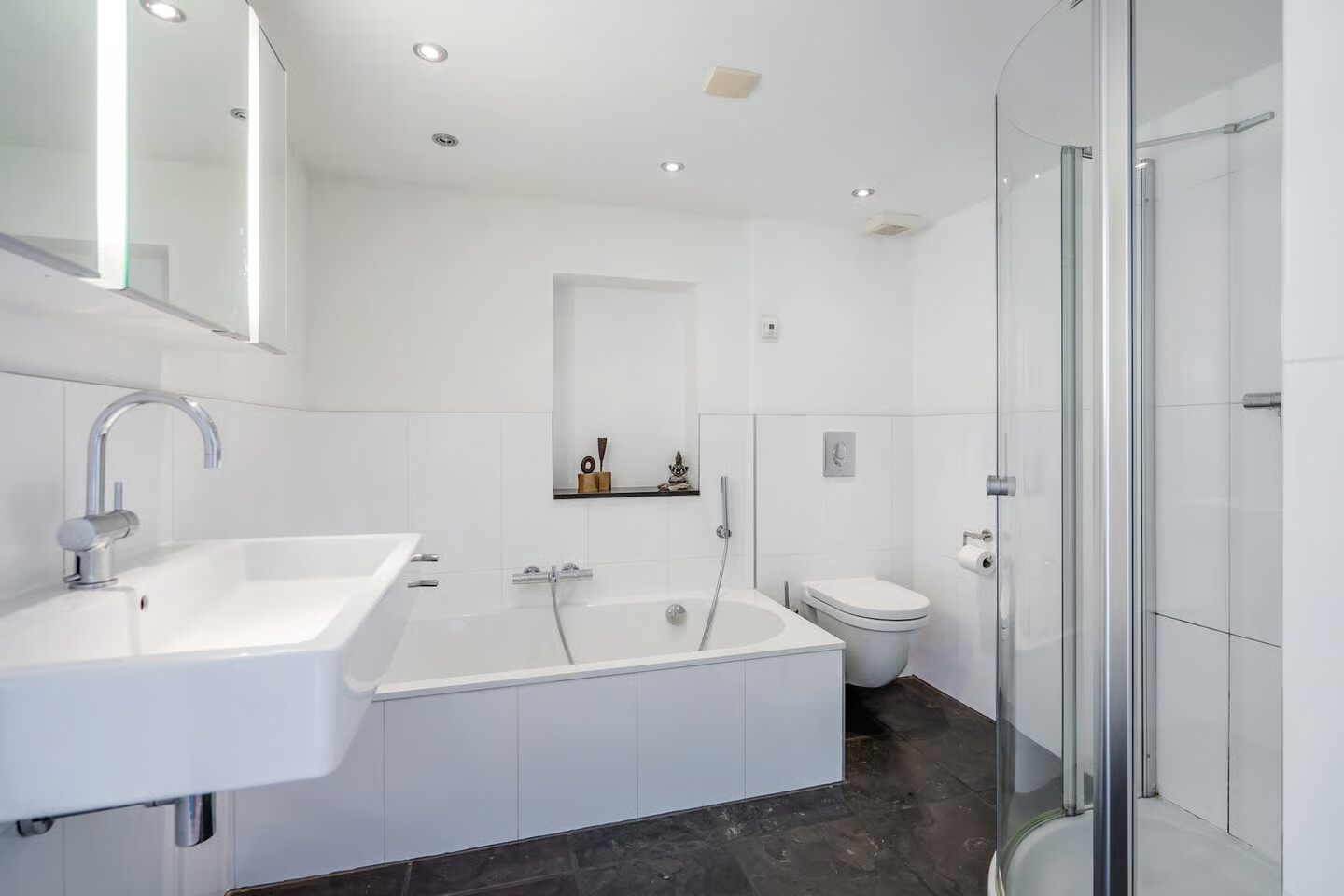 Tussenwoning te koop: Achterom 98, Delft