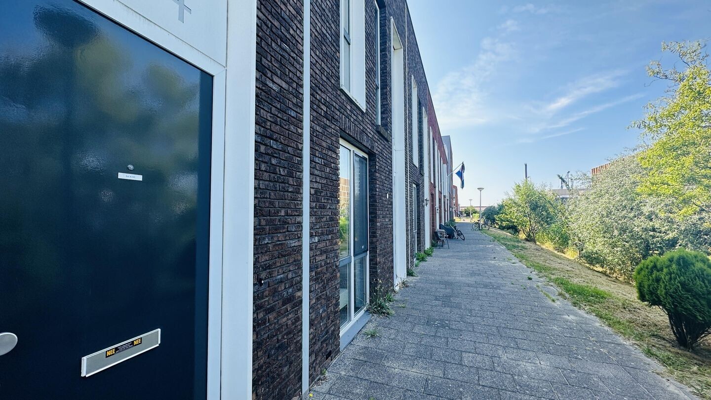 Tussenwoning te koop: Zuiddijk 22, Delft