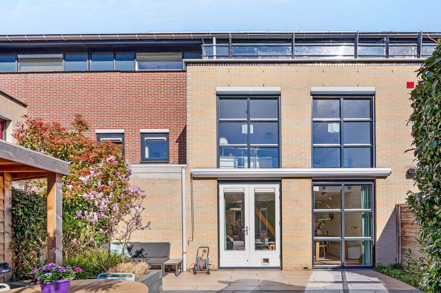Hoekwoning te koop: Hof van Aquamarijn 4, Delft
