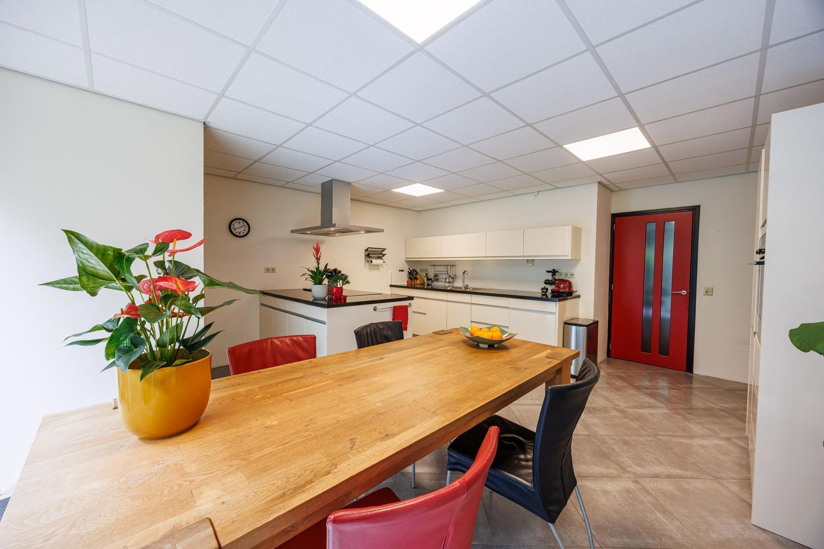 Tussenwoning te koop: Antoon Coolenlaan 33, Delft