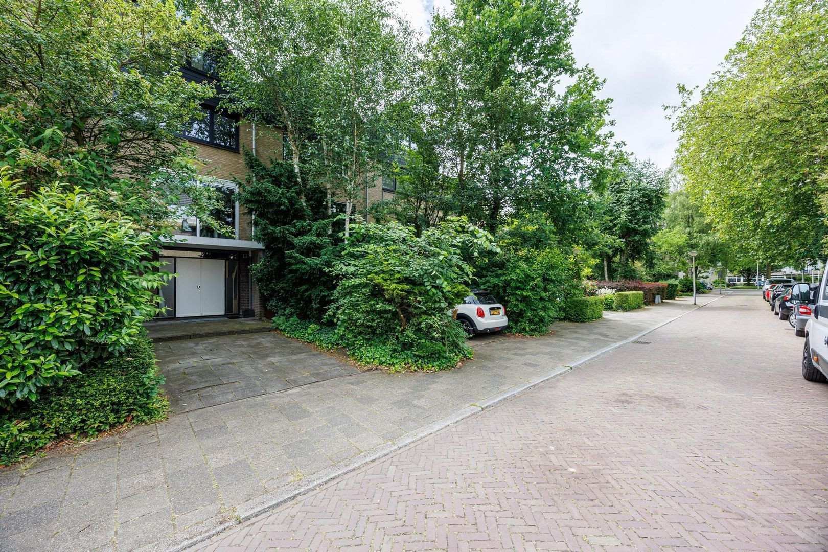 Tussenwoning te koop: Antoon Coolenlaan 33, Delft