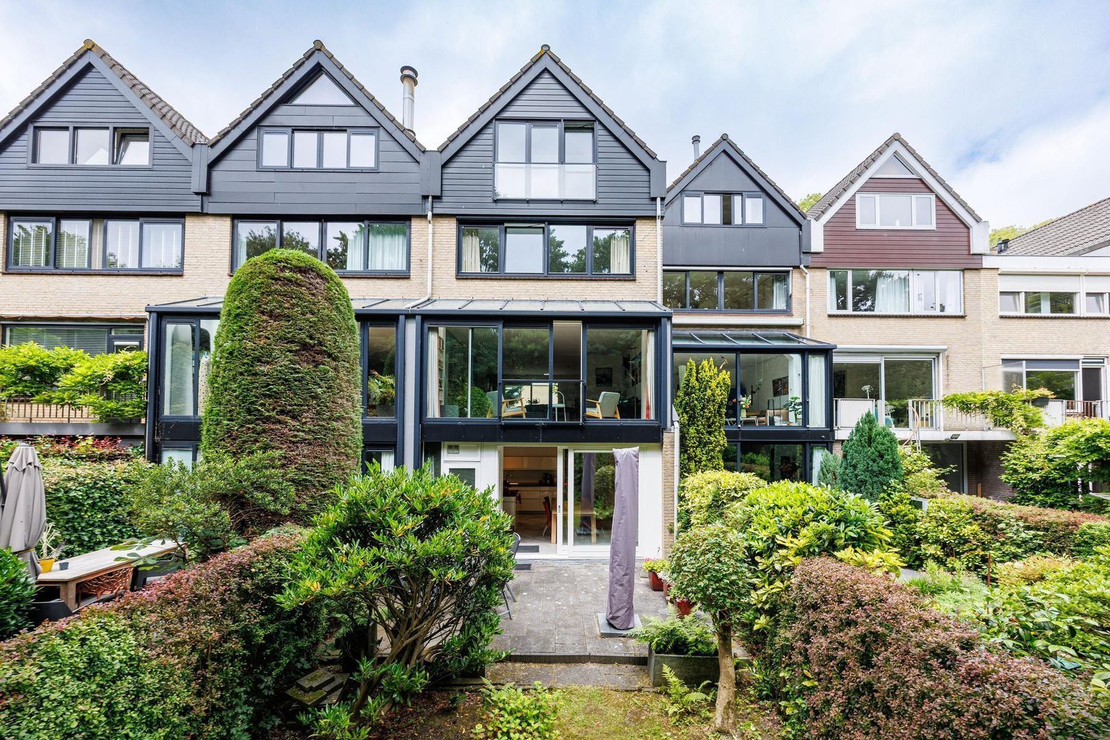 Tussenwoning te koop: Antoon Coolenlaan 33, Delft