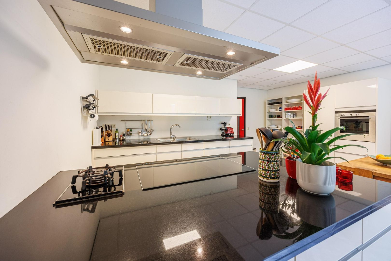 Tussenwoning te koop: Antoon Coolenlaan 33, Delft