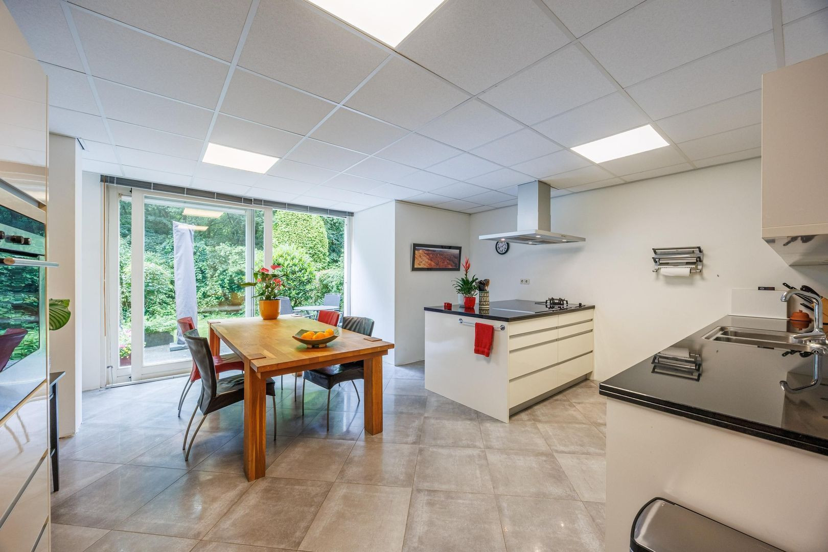 Tussenwoning te koop: Antoon Coolenlaan 33, Delft