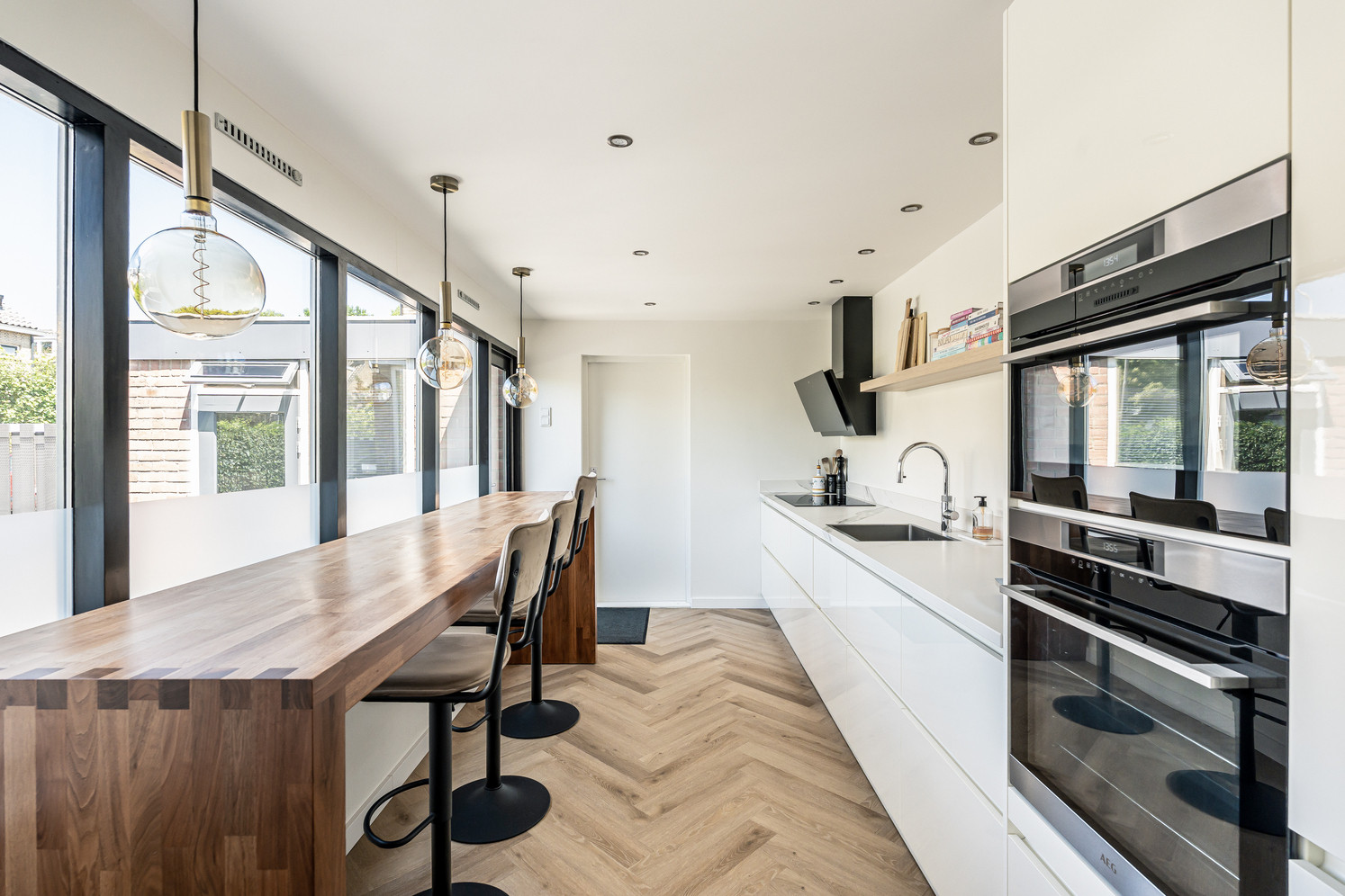 Hoekwoning te koop: Bernard Zweersstraat 8, Nootdorp