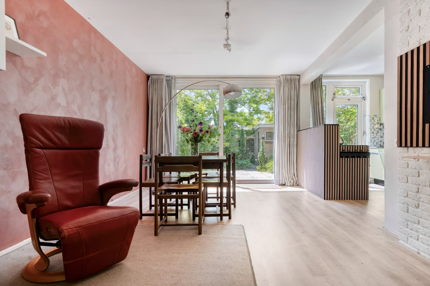 Tussenwoning te koop: Dr. Alphons Diepenbrockstraat 31, Nootdorp
