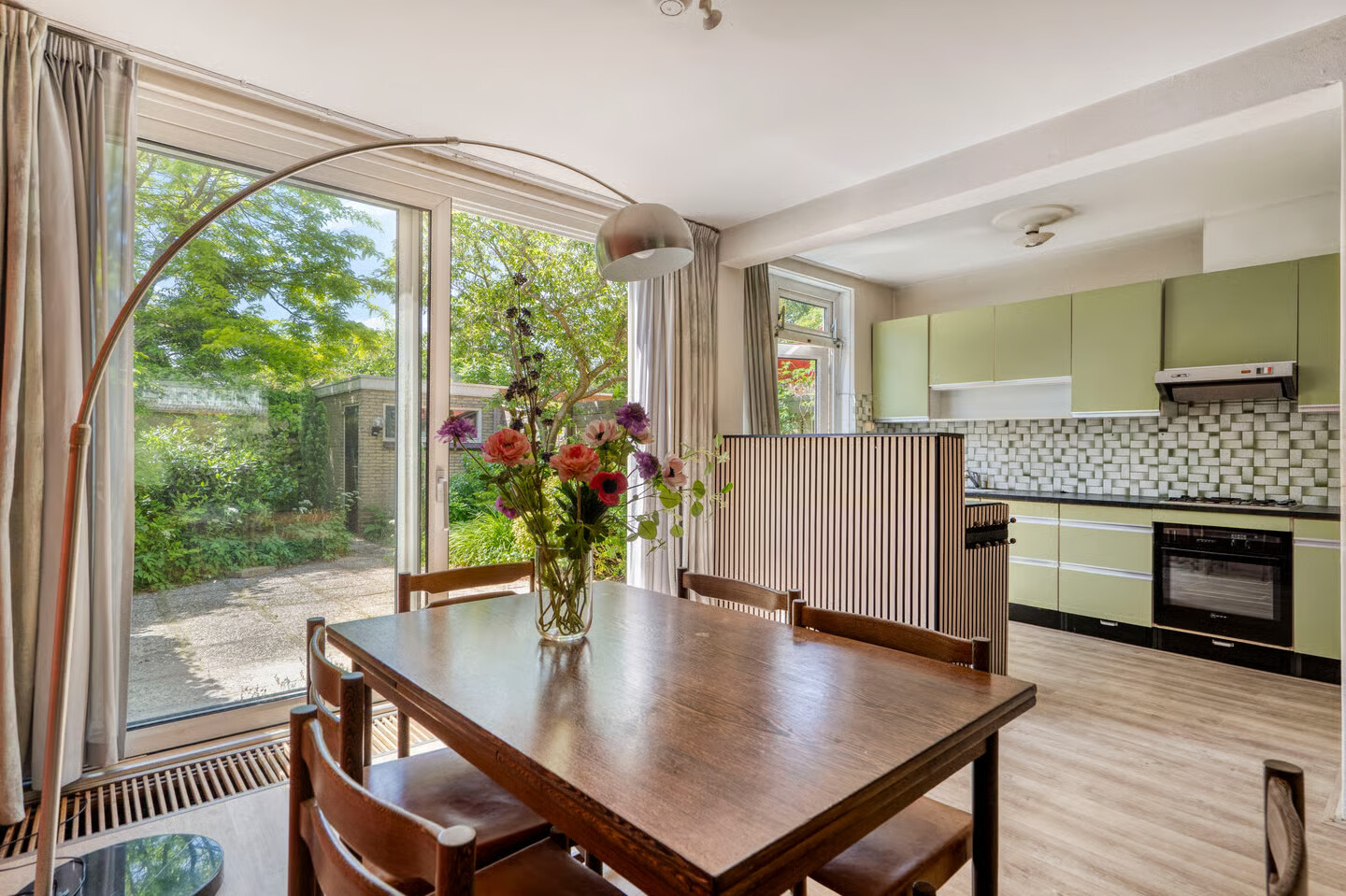 Tussenwoning te koop: Dr. Alphons Diepenbrockstraat 31, Nootdorp