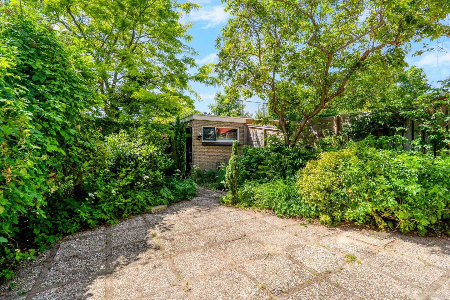 Tussenwoning te koop: Dr. Alphons Diepenbrockstraat 31, Nootdorp