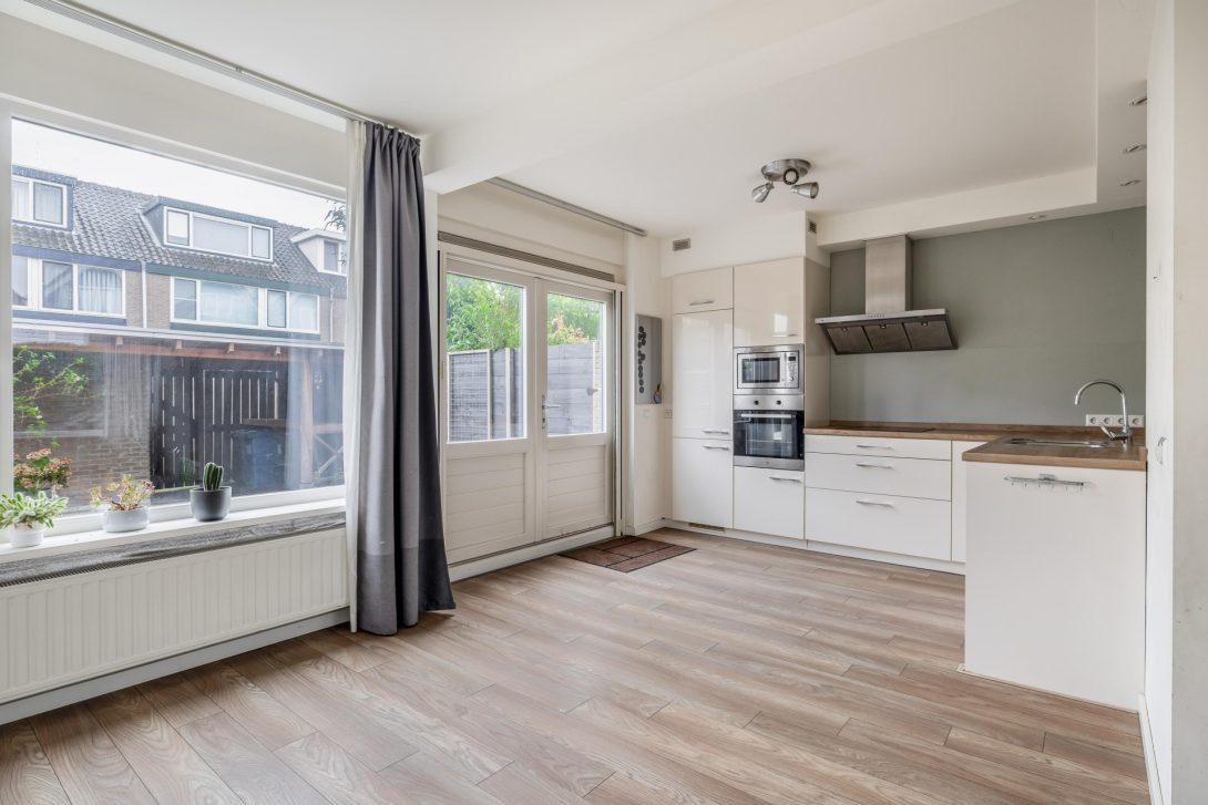 Tussenwoning te koop: Vuurdoornlaan 14, Pijnacker