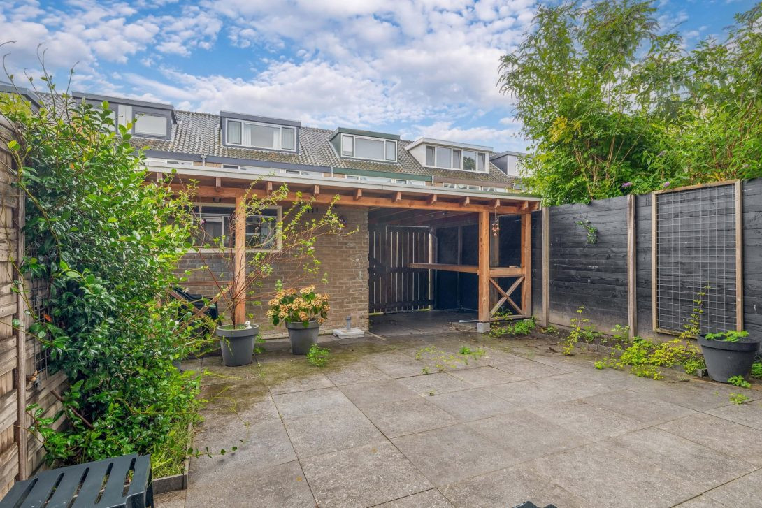 Tussenwoning te koop: Vuurdoornlaan 14, Pijnacker