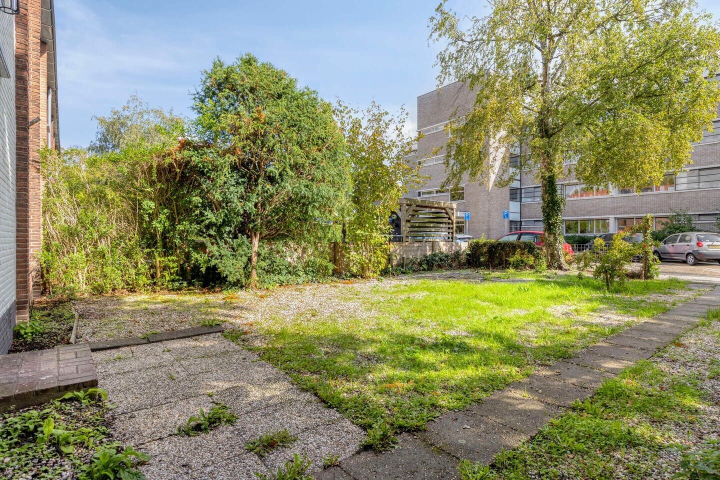 Hoekwoning te koop: Mr. Dr. van den Helmlaan 10, Pijnacker