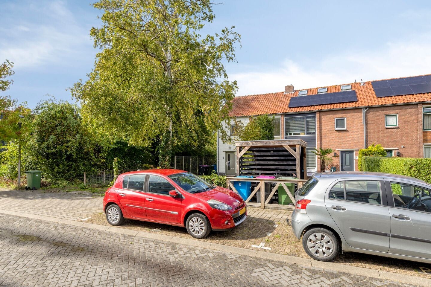 Hoekwoning te koop: Mr. Dr. van den Helmlaan 10, Pijnacker