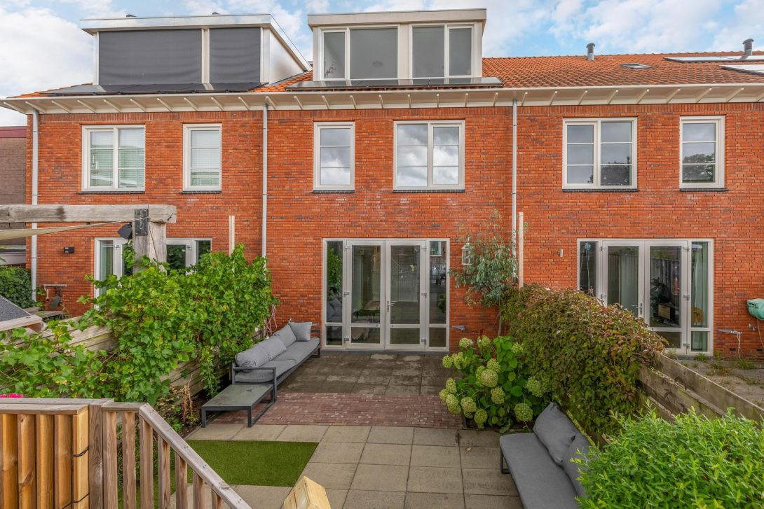 Tussenwoning te koop: Emmastraat 6, Pijnacker