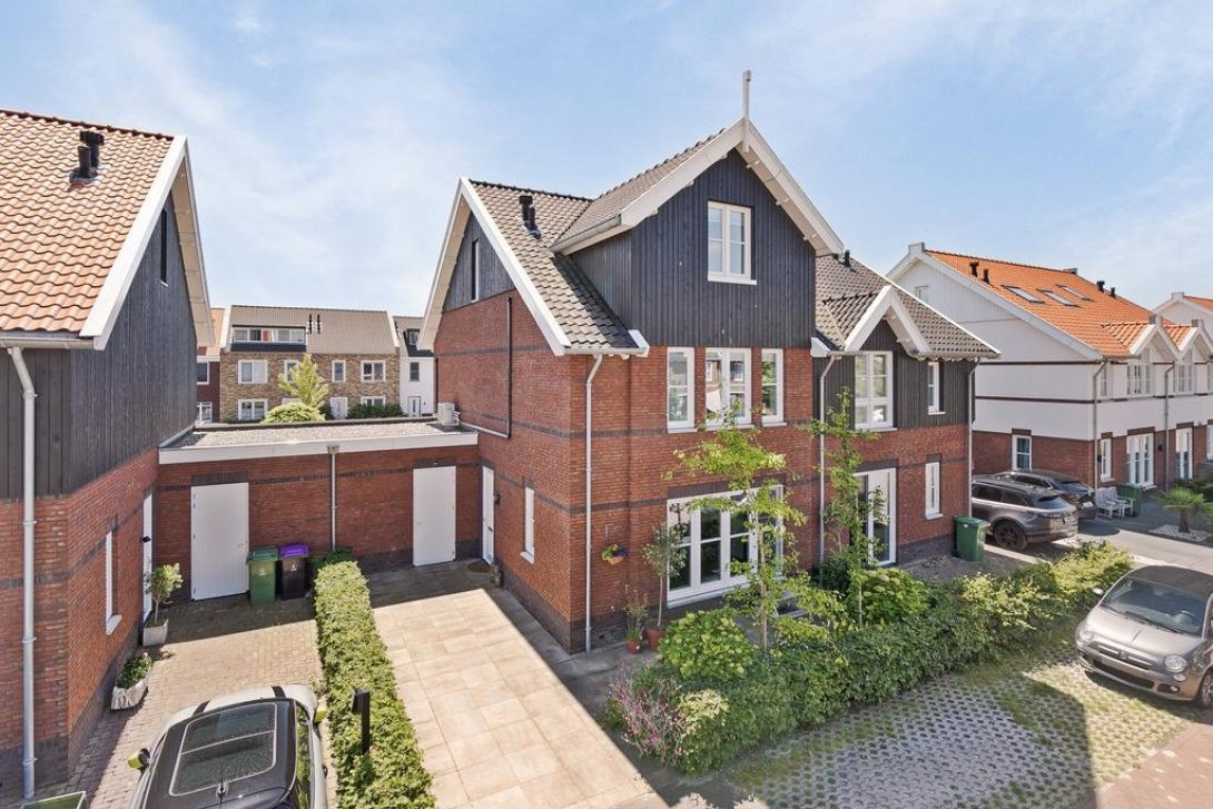 Tussenwoning te koop: Vinkenlande 25, Pijnacker