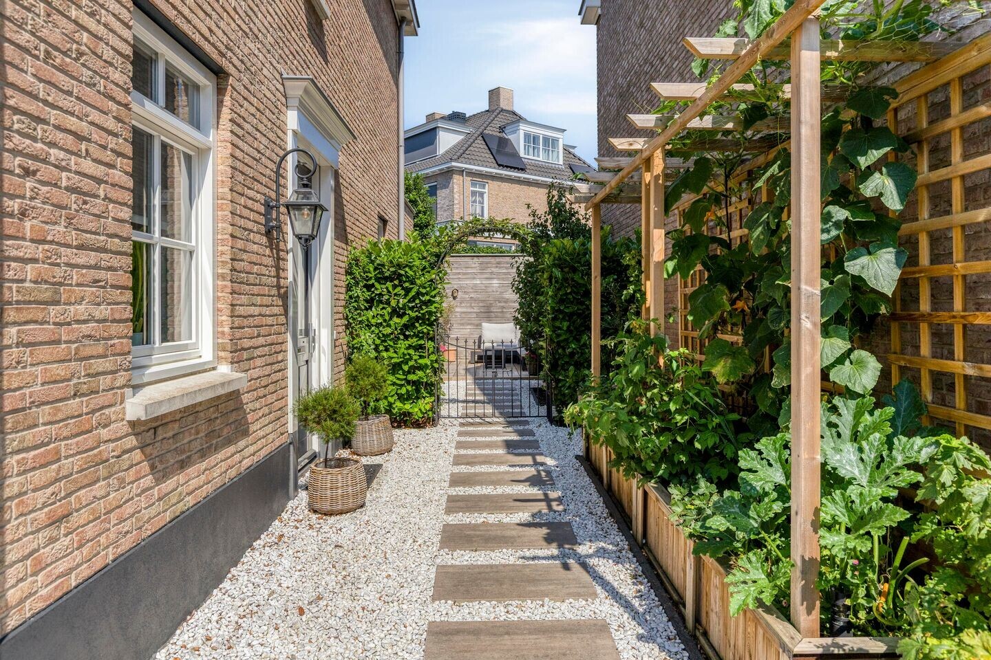 Hoekwoning te koop: nes 105, Pijnacker