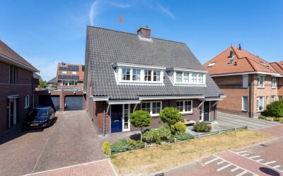Alet Schout. 24