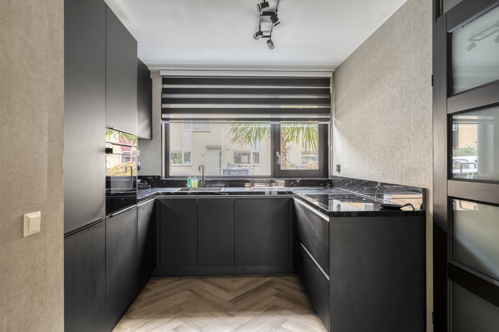 Tussenwoning te koop: Hooftstraat 28, Bergschenhoek