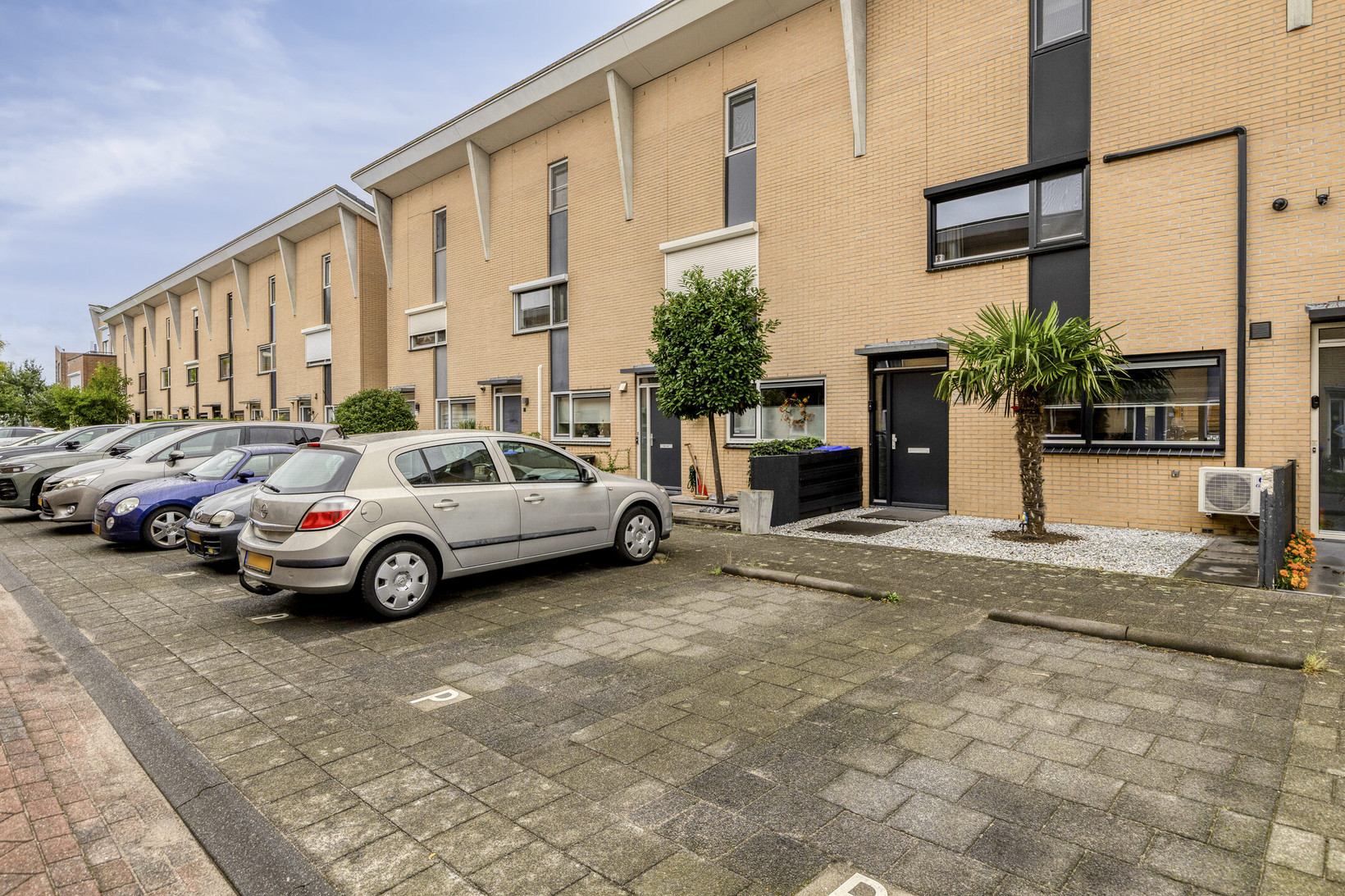 Tussenwoning te koop: Hooftstraat 28, Bergschenhoek