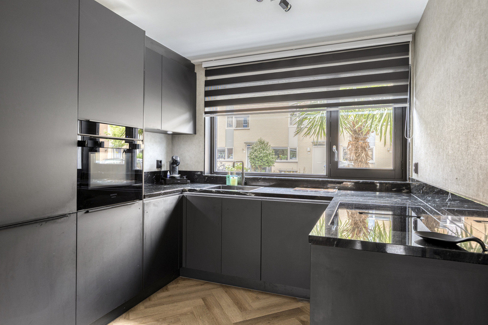 Tussenwoning te koop: Hooftstraat 28, Bergschenhoek