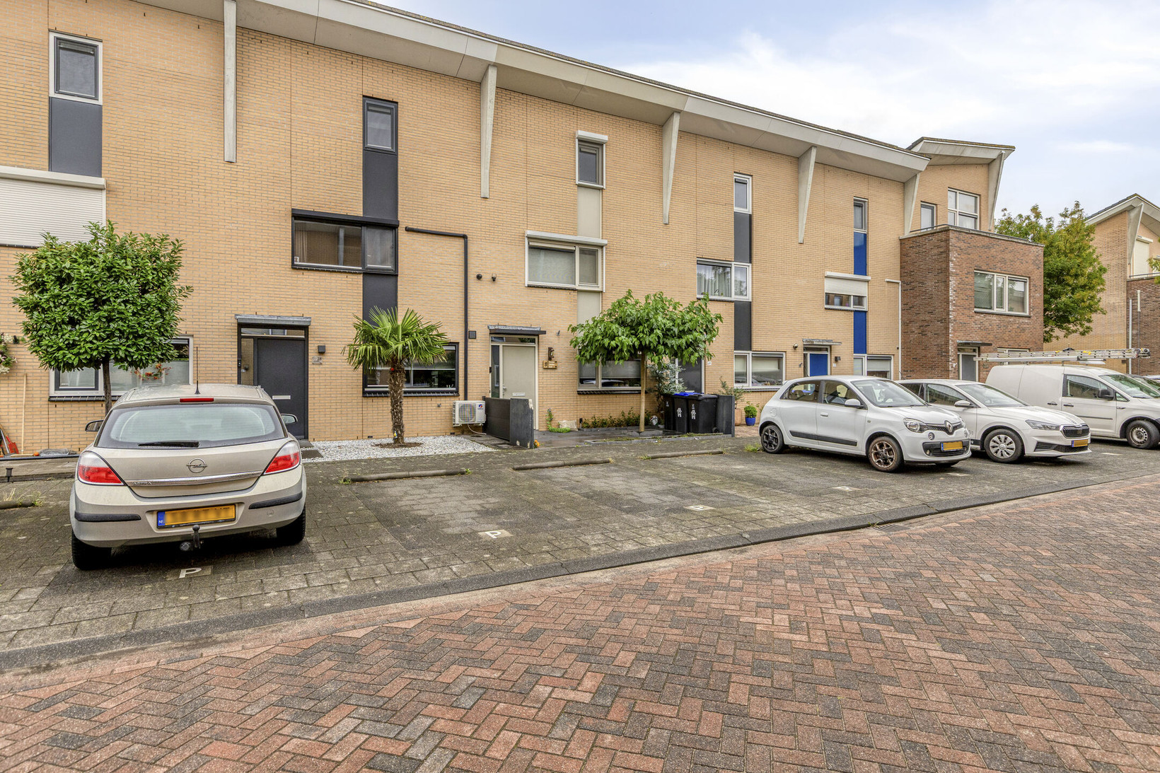 Tussenwoning te koop: Hooftstraat 28, Bergschenhoek