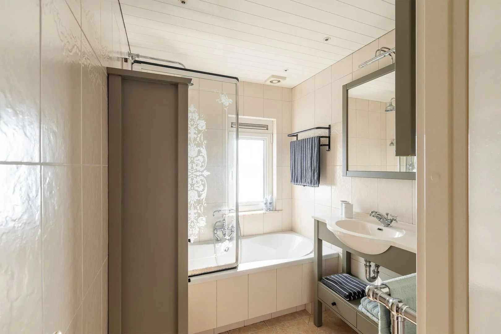 Tussenwoning te koop: Zandeveltweg 130, 'S-Gravenzande