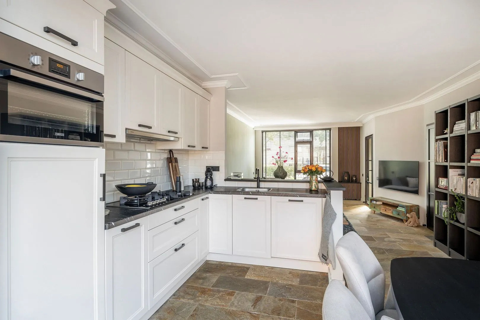 Tussenwoning te koop: Zandeveltweg 130, 'S-Gravenzande