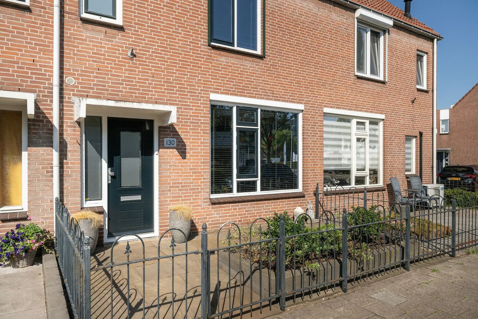 Tussenwoning te koop: Zandeveltweg 130, 'S-Gravenzande