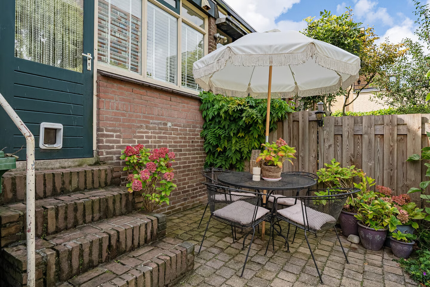 Tussenwoning te koop: Voorweg 18, Zoetermeer