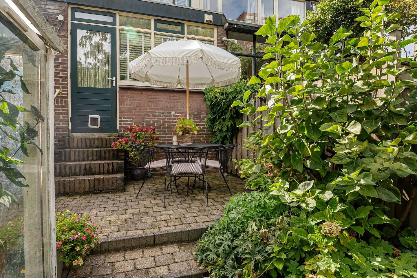 Tussenwoning te koop: Voorweg 18, Zoetermeer