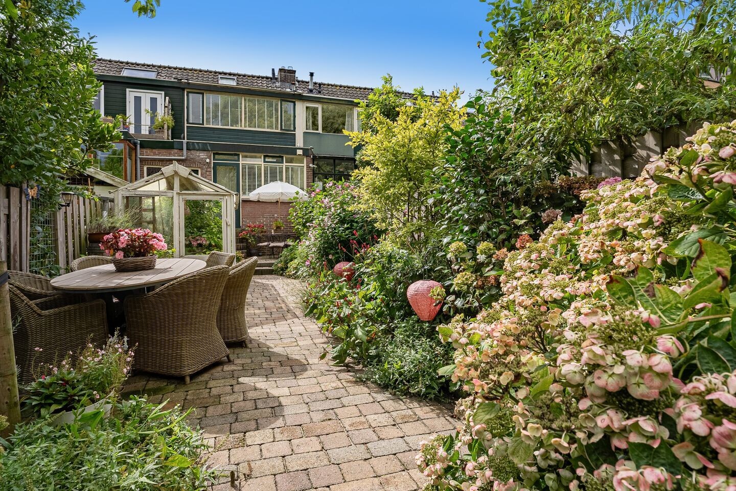 Tussenwoning te koop: Voorweg 18, Zoetermeer