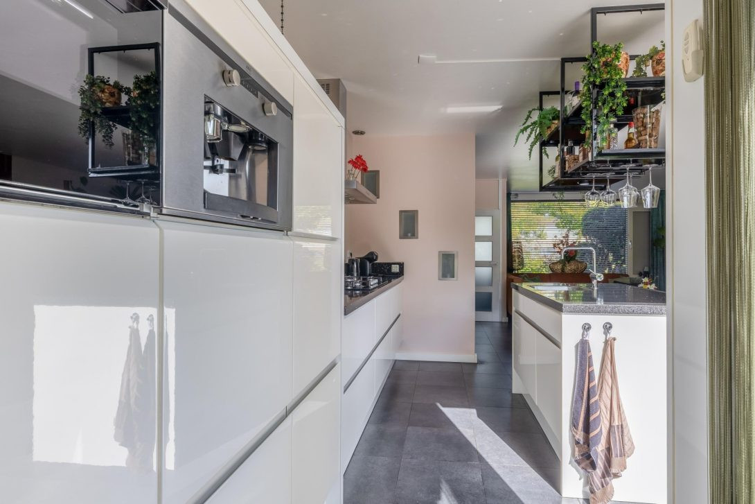 Tussenwoning te koop: Hazewater 11, Zoetermeer