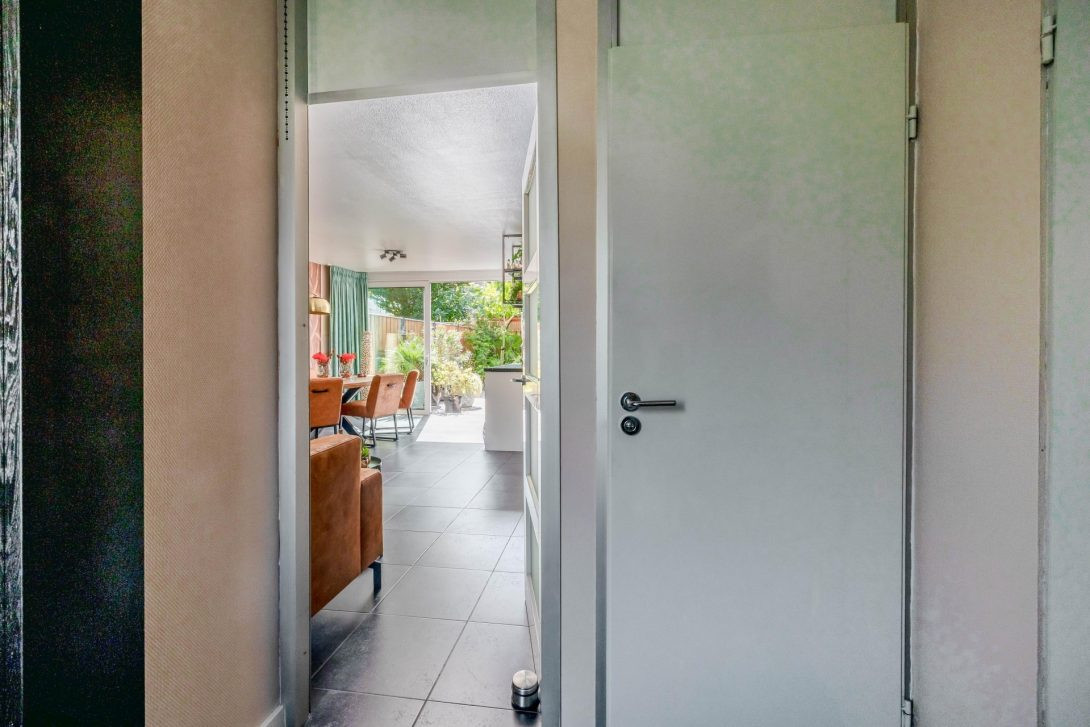 Tussenwoning te koop: Hazewater 11, Zoetermeer