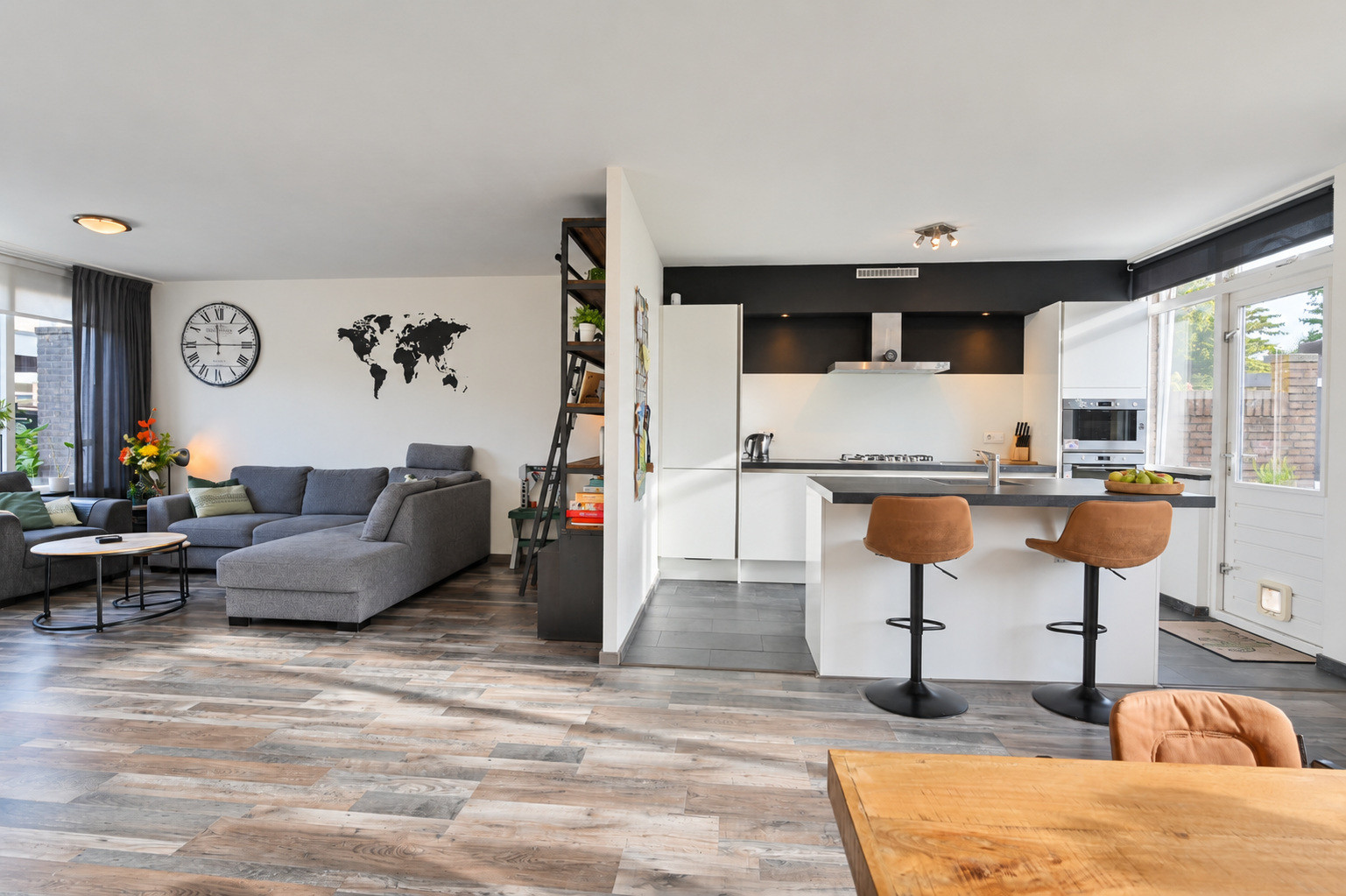 Tussenwoning te koop: Scheveningsebos 75, Zoetermeer