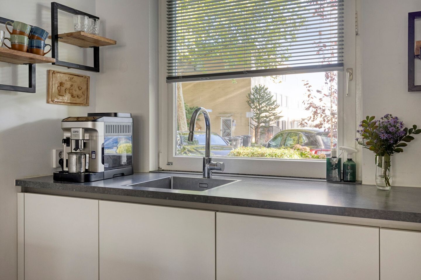 Tussenwoning te koop: Groen-blauwlaan 185, Zoetermeer