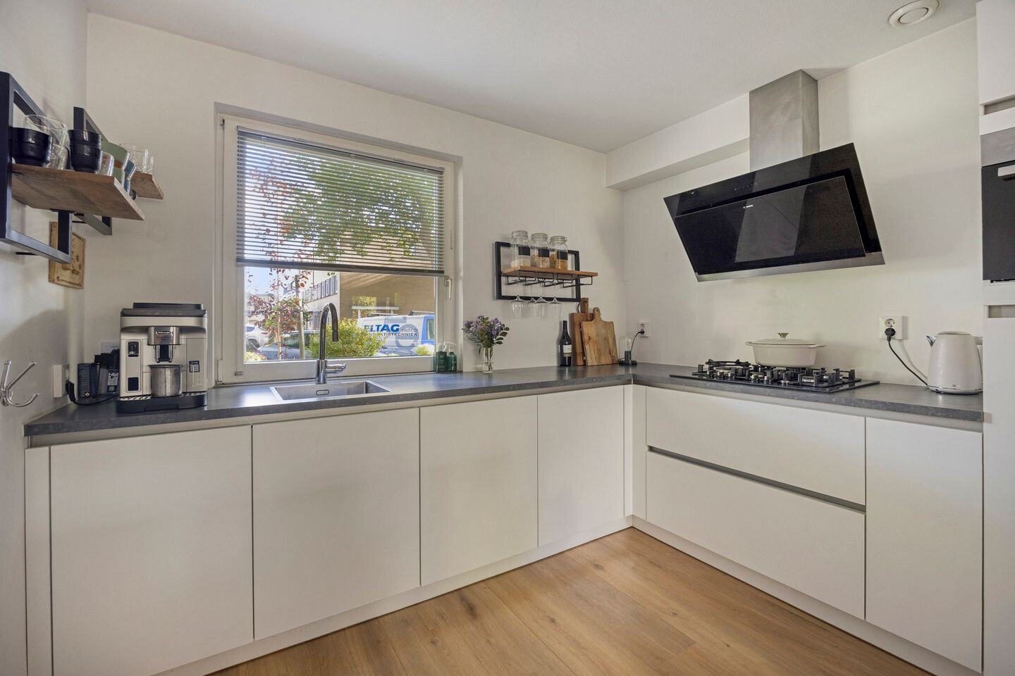 Tussenwoning te koop: Groen-blauwlaan 185, Zoetermeer