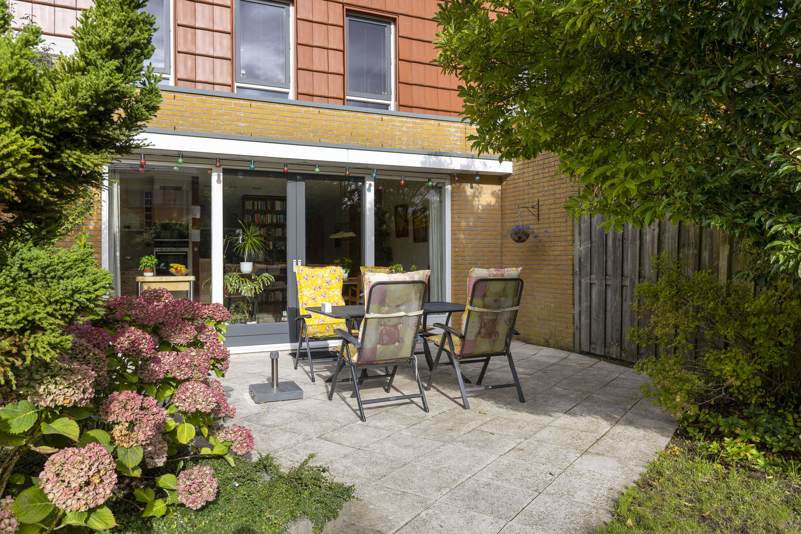 Twee-onder-één-kap te koop: Rhônestroom 22, Zoetermeer