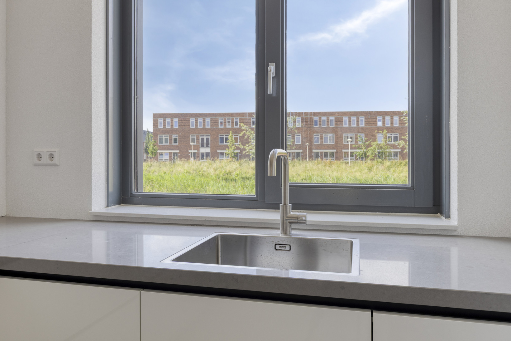 Tussenwoning te koop: Ambachtsherenpad 63, Zoetermeer