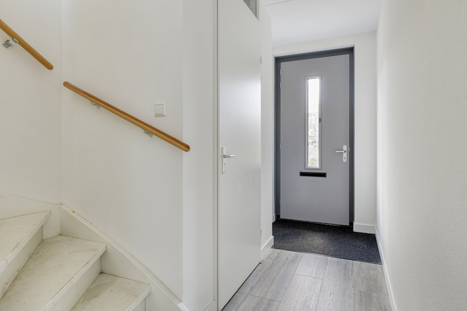 Tussenwoning te koop: Ambachtsherenpad 63, Zoetermeer