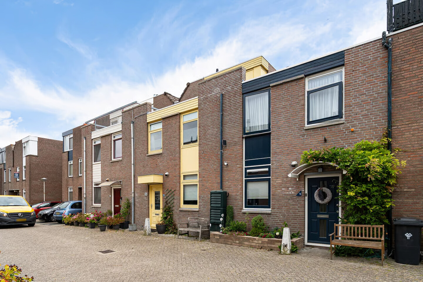 Tussenwoning te koop: Azaleapark 76, Zoetermeer