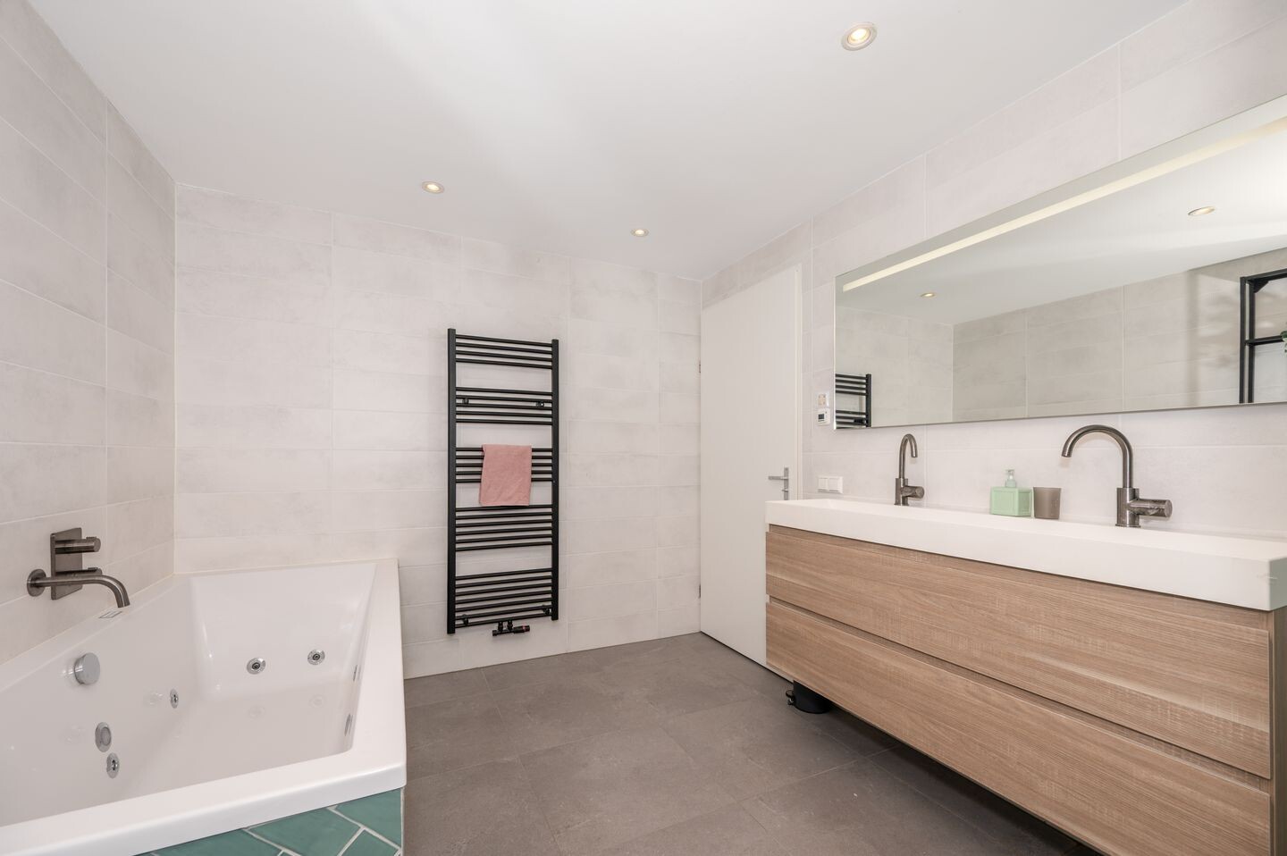 Tussenwoning te koop: Kadelaan 114, Zoetermeer