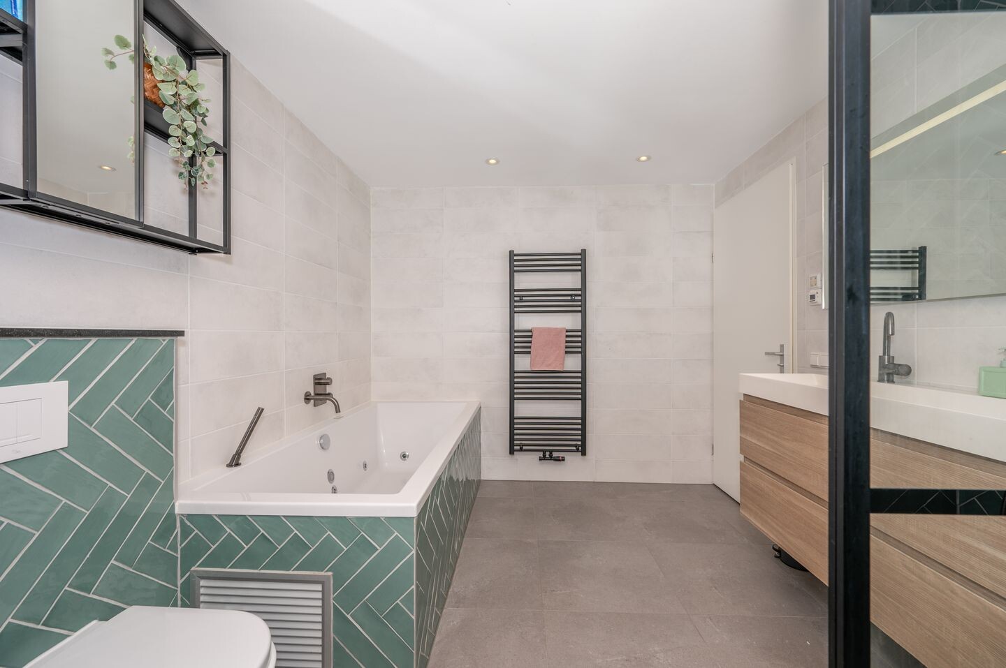 Tussenwoning te koop: Kadelaan 114, Zoetermeer