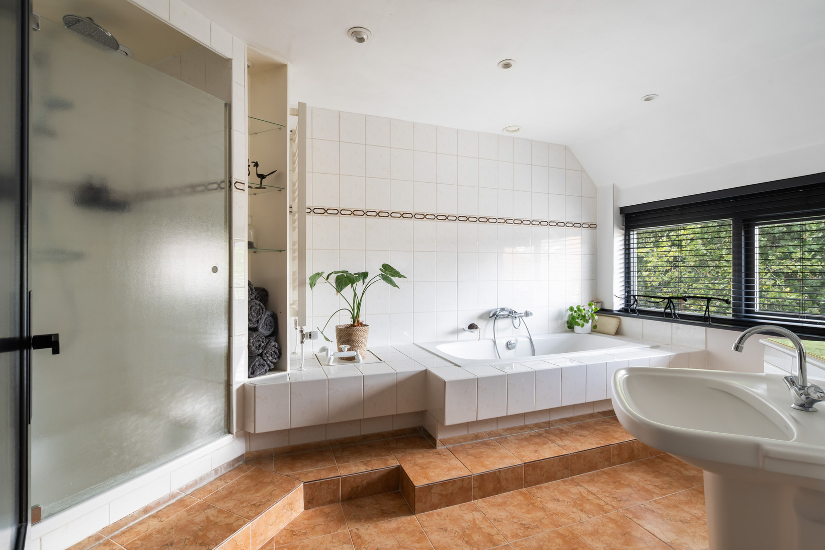 Tussenwoning te koop: Medeaschouw 54, Zoetermeer