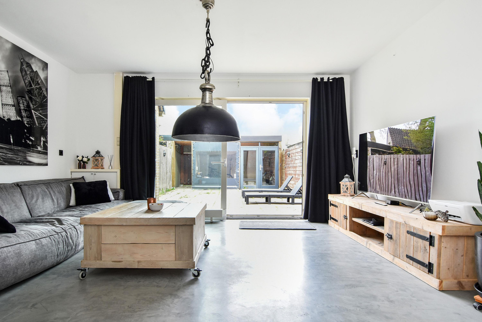 Hoekwoning te koop: Filmlaan 1, Zoetermeer