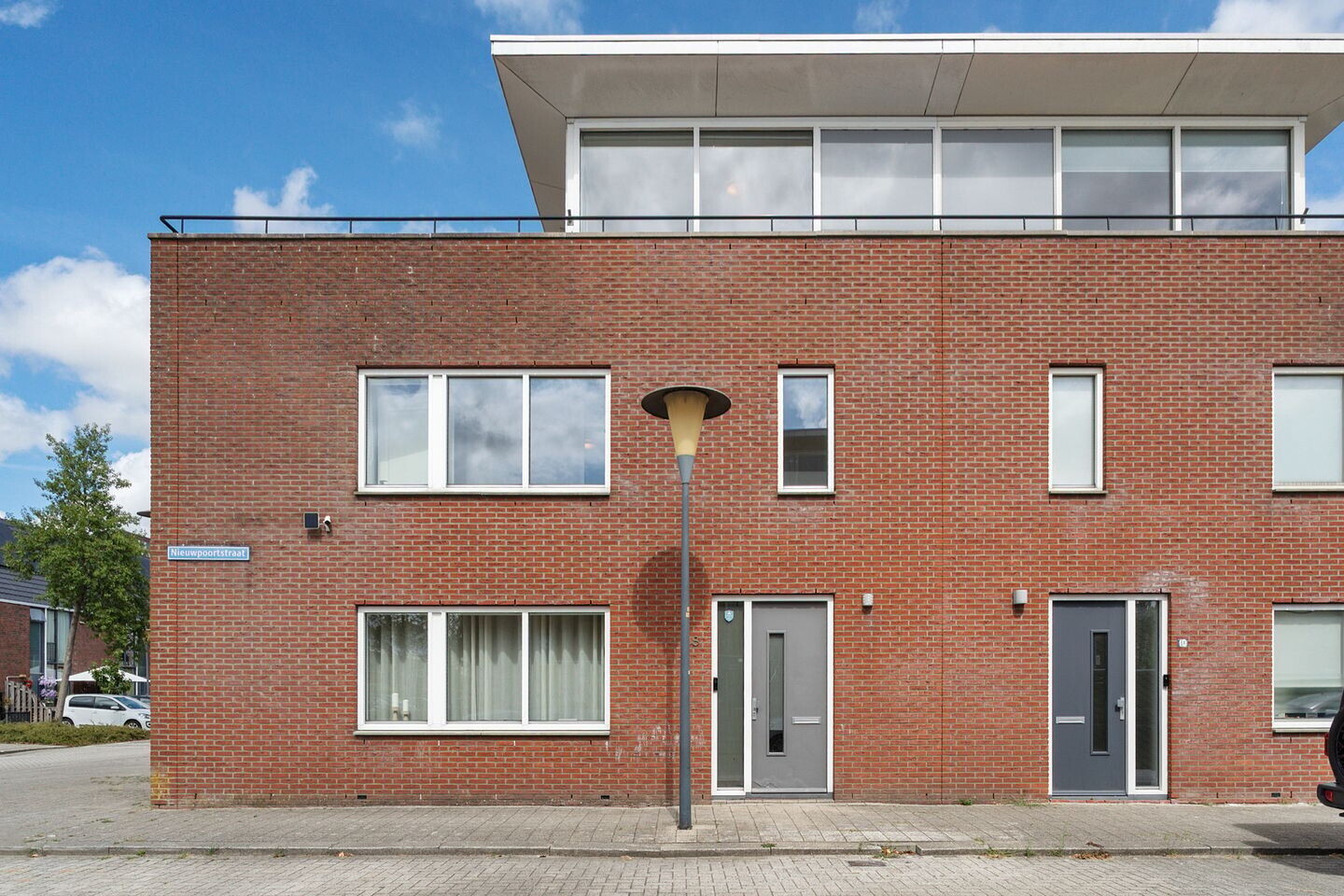 Twee-onder-één-kap te koop: Nieuwpoortstraat 8, Zoetermeer