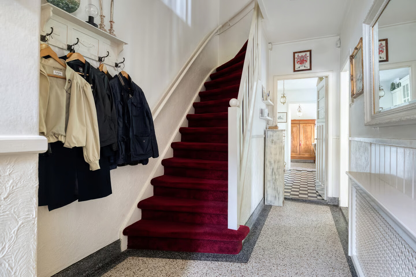 Twee-onder-één-kap te koop: Dorpsstraat 135, Benthuizen