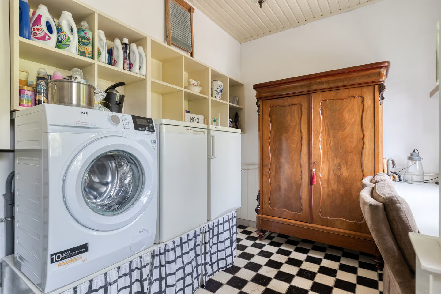 Twee-onder-één-kap te koop: Dorpsstraat 135, Benthuizen