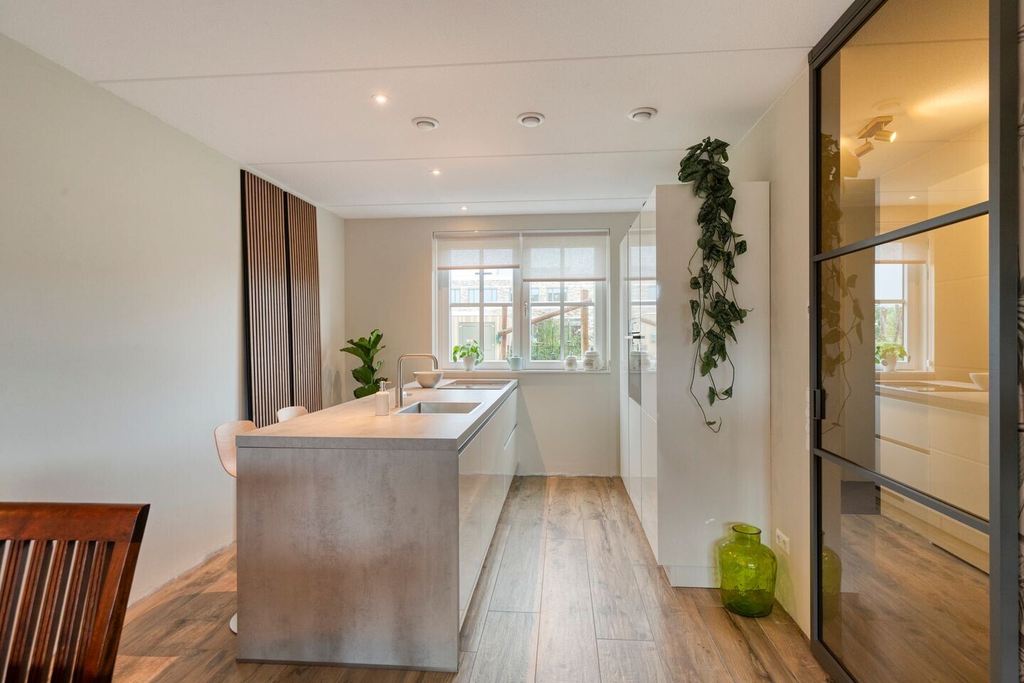 Tussenwoning te koop: Ploegerf 6, Benthuizen